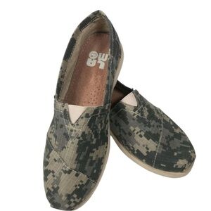 🌺LAMO Digital Camo Boat Shoes / Loafer Flats in Green/Cream in Size 9🌺